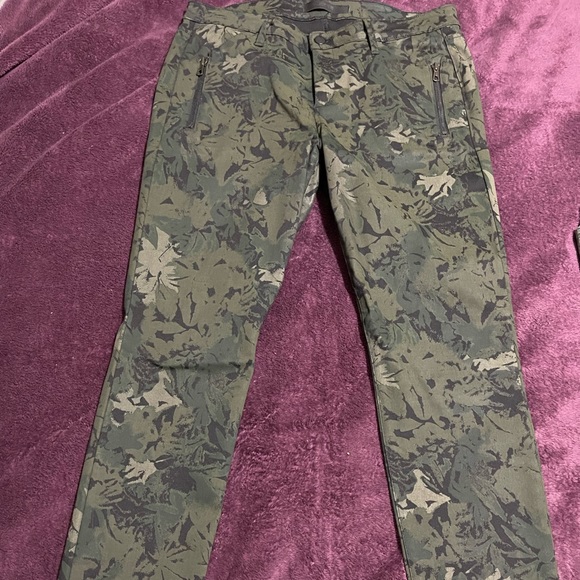 High End Jeans - True Religion & Joe Jeans - Picture 9 of 9